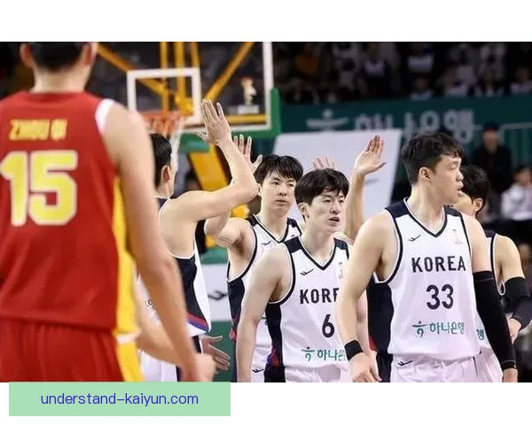 中国男篮新赛季首战亮相 引发球迷热议与期待满场