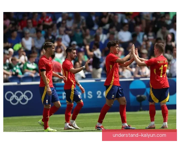 欧洲足球赛场风云再起巨星对决引发球迷热烈讨论